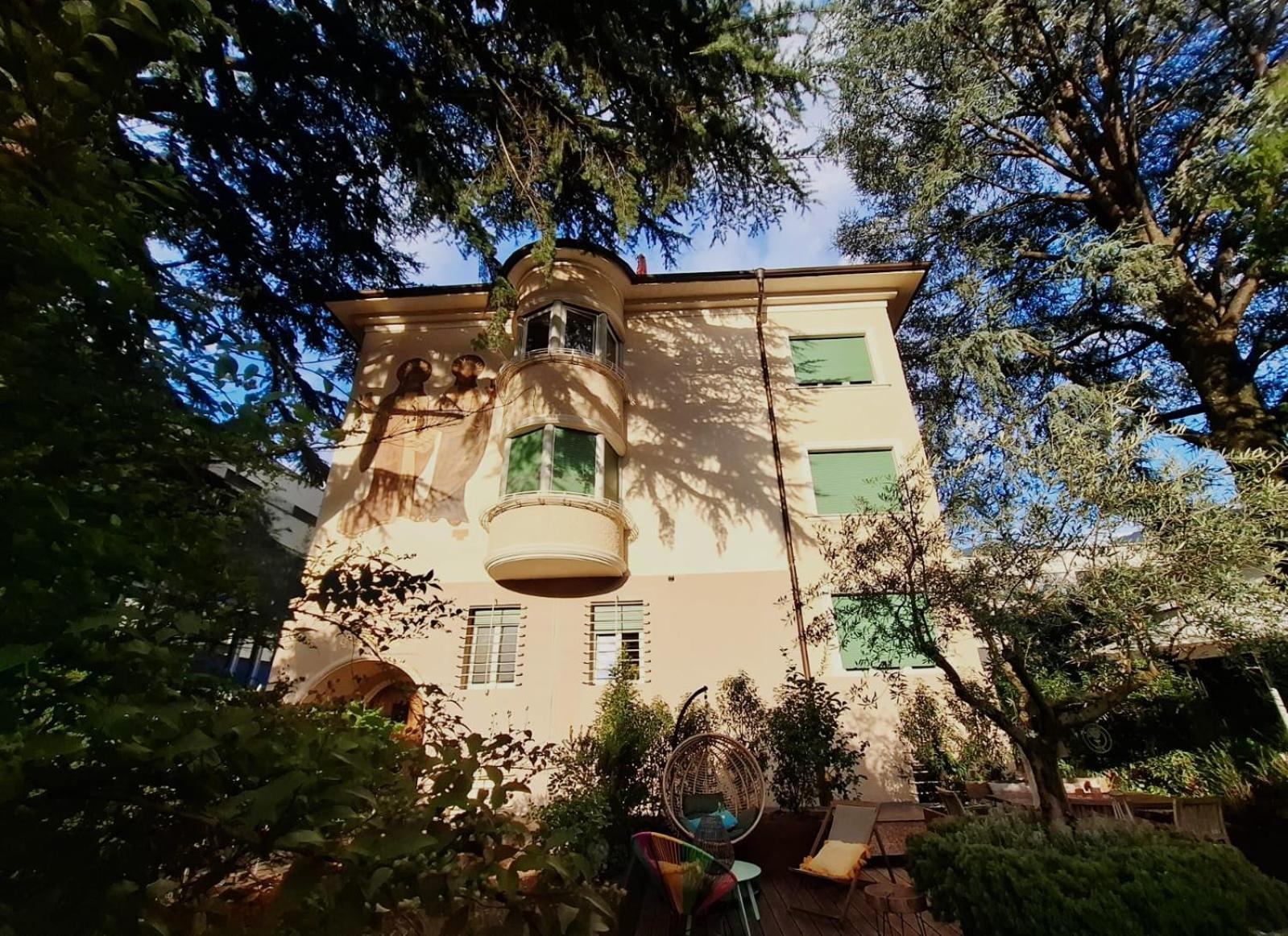 Apartment Wildflower In Privatvilla Im Herzen Merans Dış mekan fotoğraf